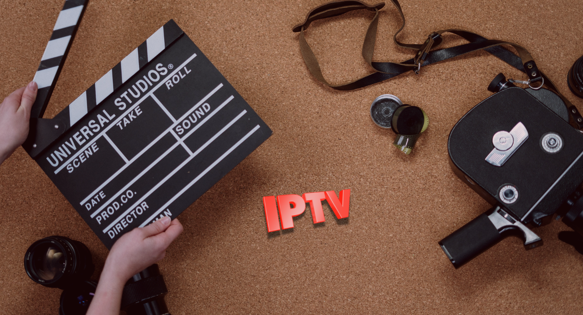 Pessoan ensinado como fazer um Teste IPTV pelo WhatsApp
