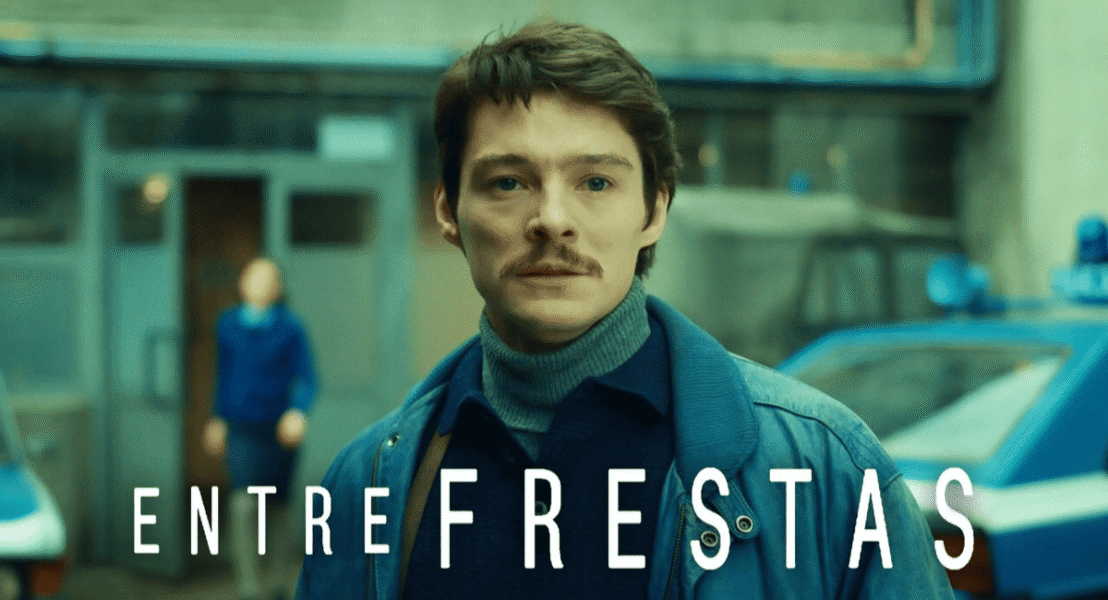 Entre Frestas - filme de romance gay